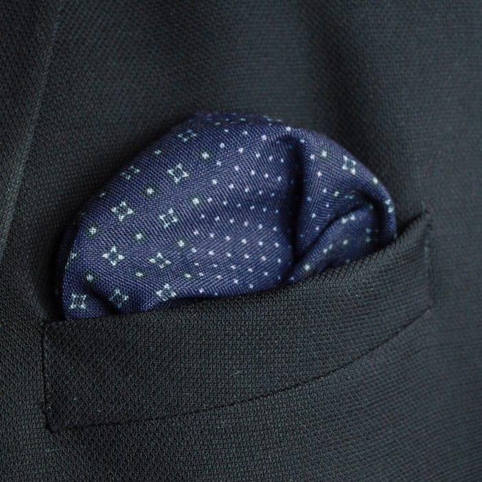 EM Men's Accessories poszetka modal-bawełna granatowa groszki.jpg
