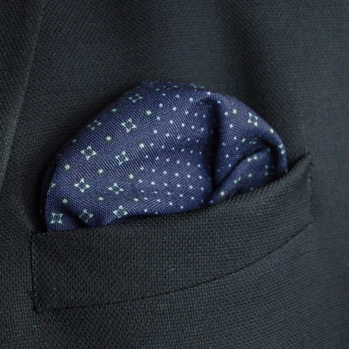 EM Men's Accessories poszetka modal-bawełna granatowa groszki.jpg