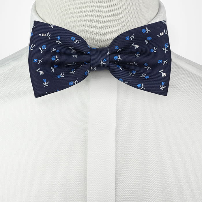 Mucha granatowa w kwiaty