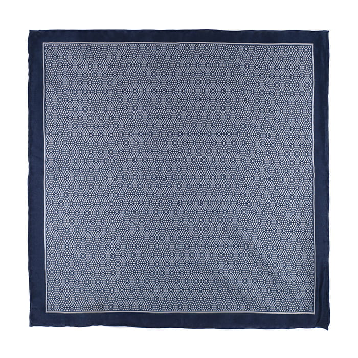 EM Men's Accessories poszetka granatowa jedwabna we wzory geometryczne.jpg