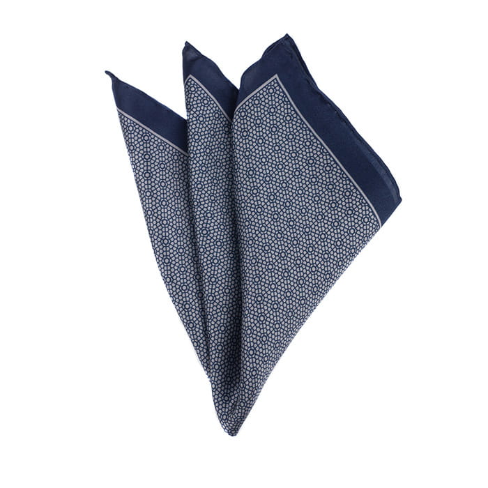 EM Men's Accessories poszetka granatowa jedwabna we wzory geometryczne.jpg