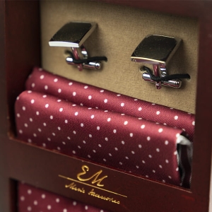 em men's accessories zestaw prezentowy w pudełku krawat poszetka spinki elegancki bordowy (3).jpg