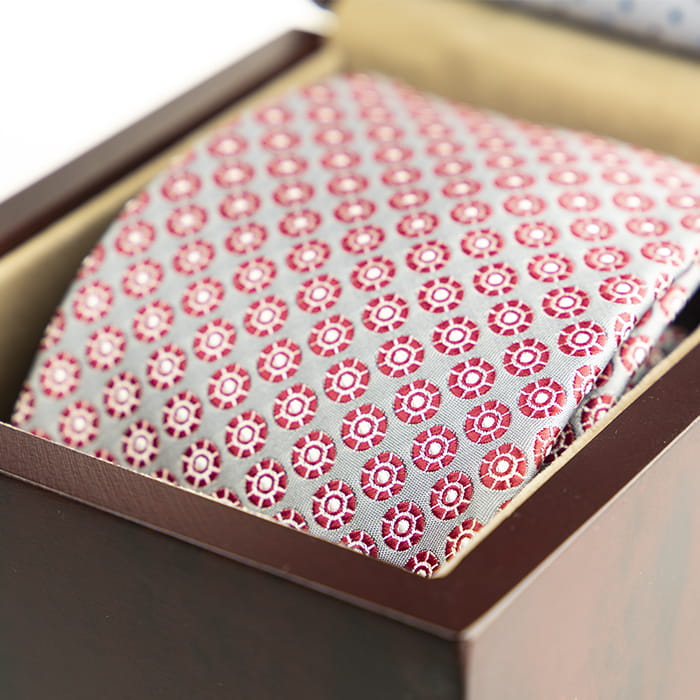 em men's accessories zestaw prezentowy w pudełku krawat poszetka spinki elegancki szary (1).jpg