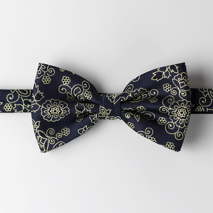 Mucha klasyczna granatowa w kwiatki