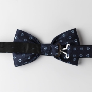 Mucha klasyczna granatowa w kwiatki