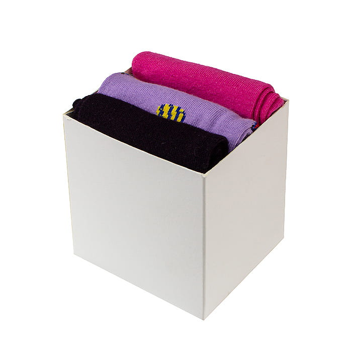 EM Men's Accessories zestaw promocyjny trzech par skarpet w białym pudełku.jpg