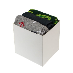 EM Men's Accessories zestaw promocyjny trzech par skarpet w białym pudełku.jpg