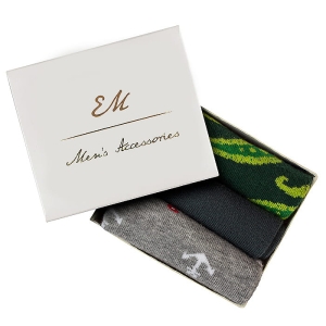EM Men's Accessories zestaw promocyjny trzech par skarpet w białym pudełku.jpg