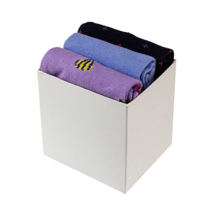 EM Men's Accessories zestaw promocyjny trzech par bawełnianych skarpet w białym opakowaniu.jpg