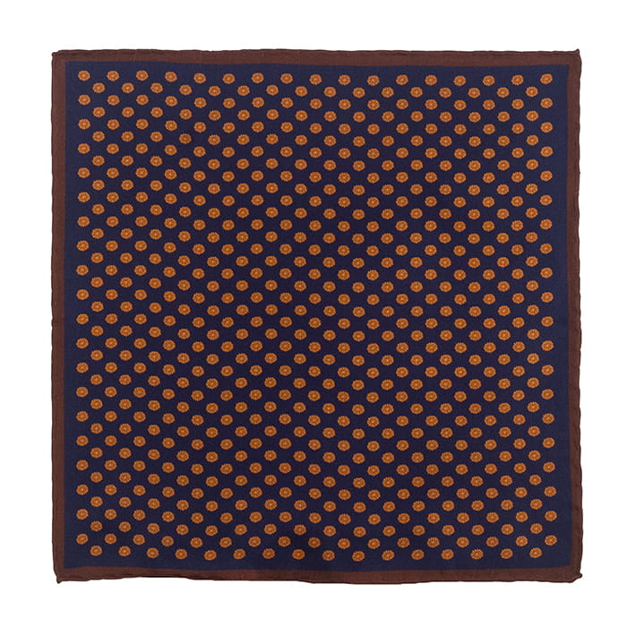 EM Men's Accessories poszetka jedwabna w granatowe grochy.jpg