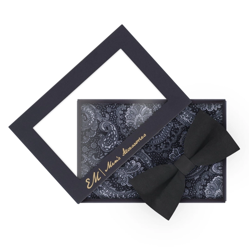 Zestaw dla mężczyzny: czarna gładka mucha + poszetka w paisley zapakowane w pudełko