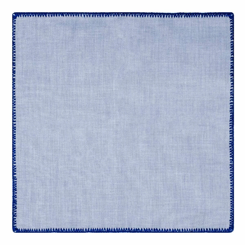 Poszetka bawełniana błękitna obszyta ręcznie granatową obwódką