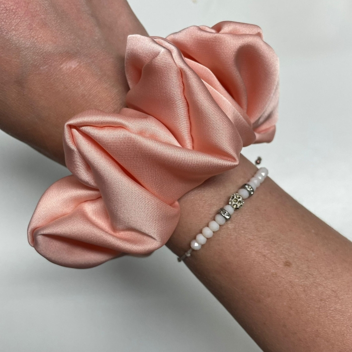 Jedwabna gumka do włosów - scrunchie - gładka brzoskwiniowa - średnia/duża