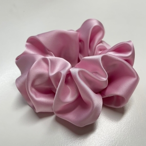 Jedwabna gumka do włosów - scrunchie - gładka różowa  - średnia/duża