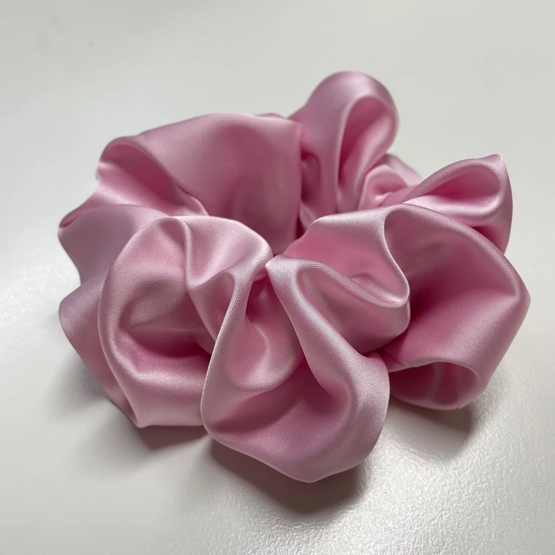 Jedwabna gumka do włosów - scrunchie - gładka różowa  - średnia/duża