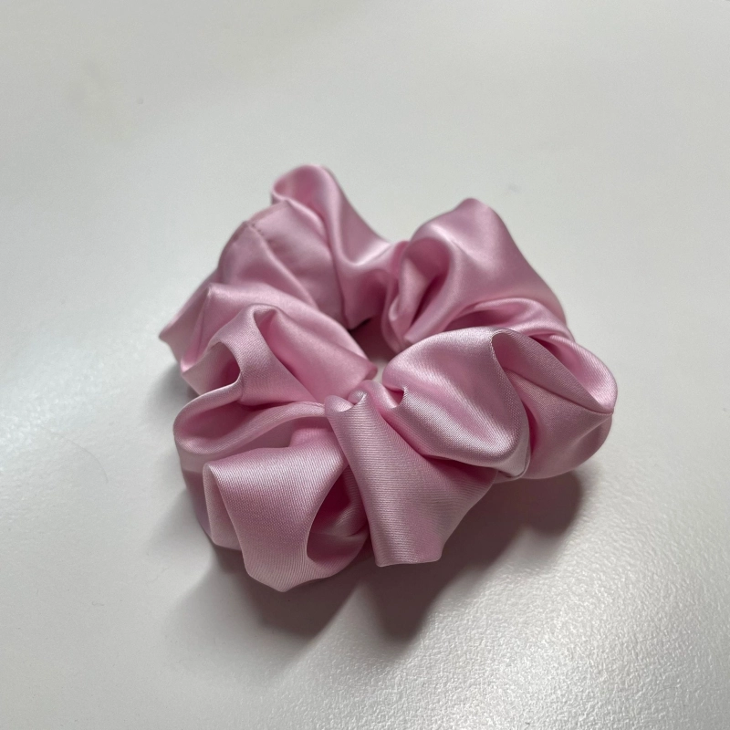 Jedwabna gumka do włosów - scrunchie - gładka różowa  - średnia/duża