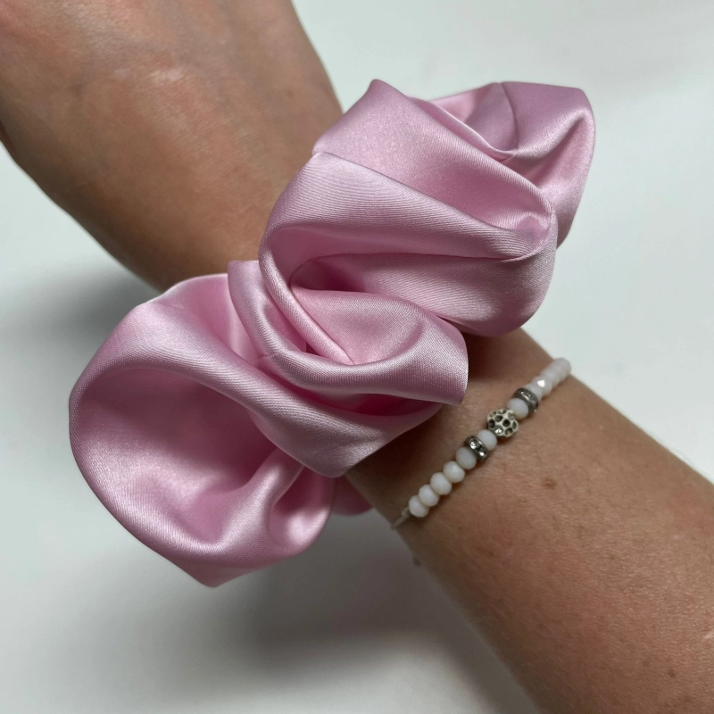 Jedwabna gumka do włosów - scrunchie - gładka różowa  - średnia/duża