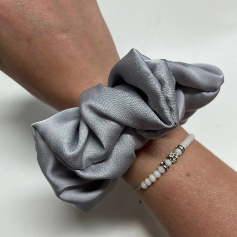 Jedwabna gumka do włosów - scrunchie - gładka szara - średnia/duża