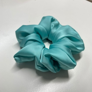 Jedwabna gumka do włosów - scrunchie - gładka turkusowa - średnia/duża