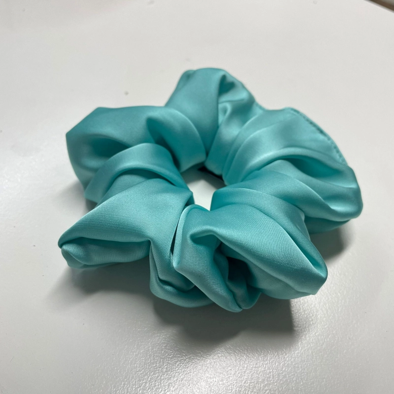 Jedwabna gumka do włosów - scrunchie - gładka turkusowa - średnia/duża