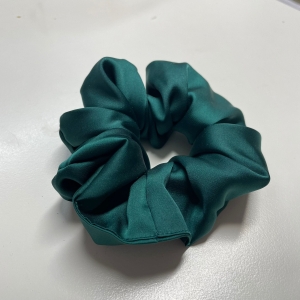 Jedwabna gumka do włosów - scrunchie - gładka zielona / butelkowa zieleń - średnia/duża