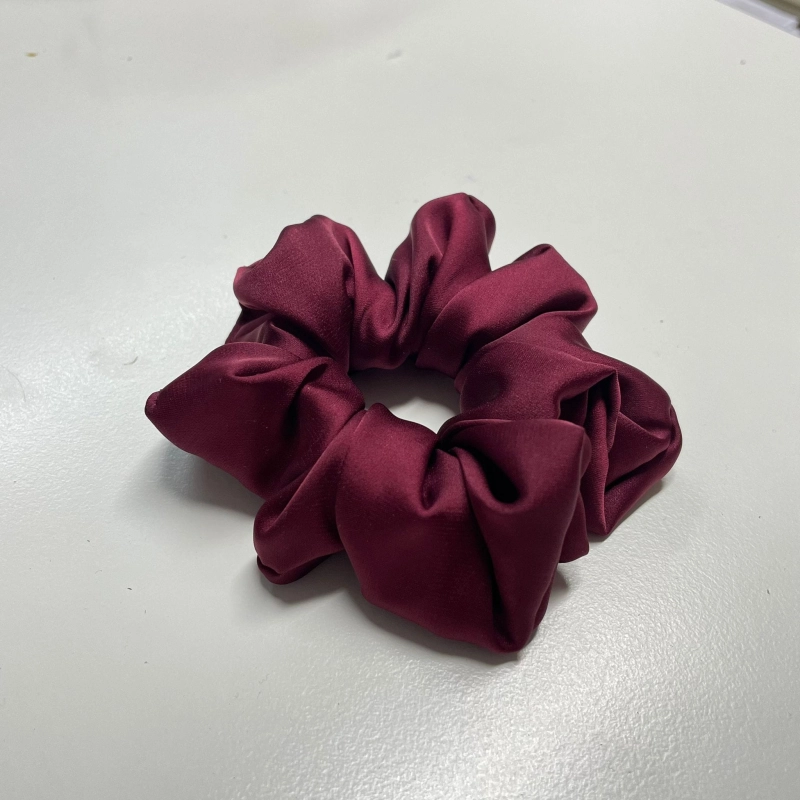 Jedwabna gumka do włosów - scrunchie - gładka bordowa - średnia/duża