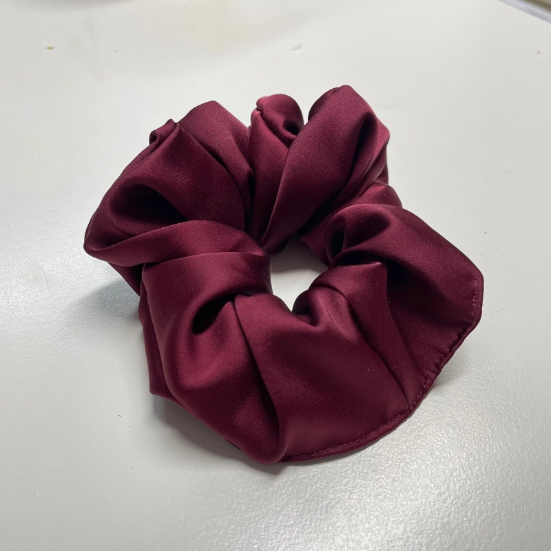 Jedwabna gumka do włosów - scrunchie - gładka bordowa - średnia/duża