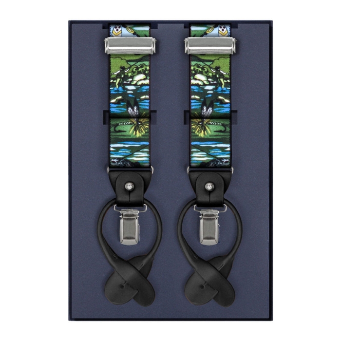 Szelki zielone z motywem wędkarskim zapinane na guziki z wykończeniem skórzanym w kolorze czarnym