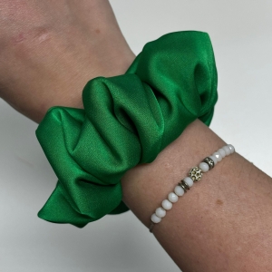 Jedwabna gumka do włosów - scrunchie - gładka zielona / trawiasta - średnia/duża