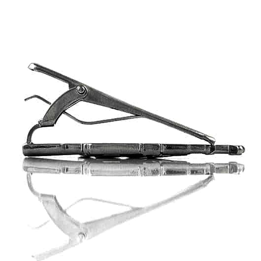 EM Men's Accessories spinka do krawatu w kolorze srebrnym karabin kałasznikow.jpg