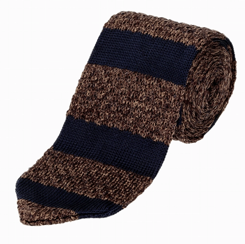 Knit jedwabny brązowy w granatowe paski - krawat dzianinowy zakończony na trójkąt