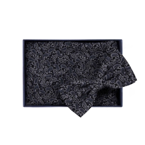 Zestaw prezentowy dla mężczyzny w kolorze granatowo-szarym: mucha + poszetka zapakowane w pudełko