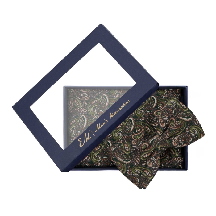 Zestaw prezentowy dla mężczyzny w kolorze zielonym / khaki w paisley: mucha + poszetka zapakowane w pudełko
