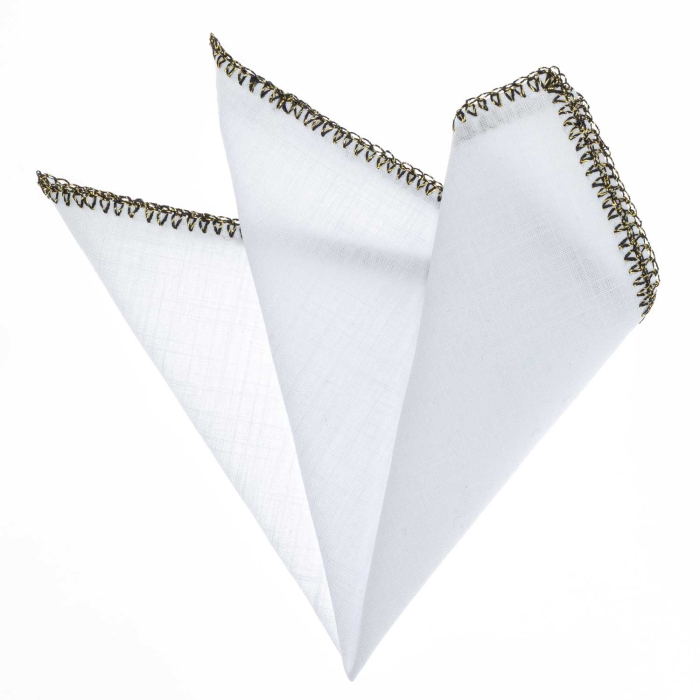 Poszetka lniana biała obszyta ręcznie z błyszczącą czarno złotą obwódką EM K18