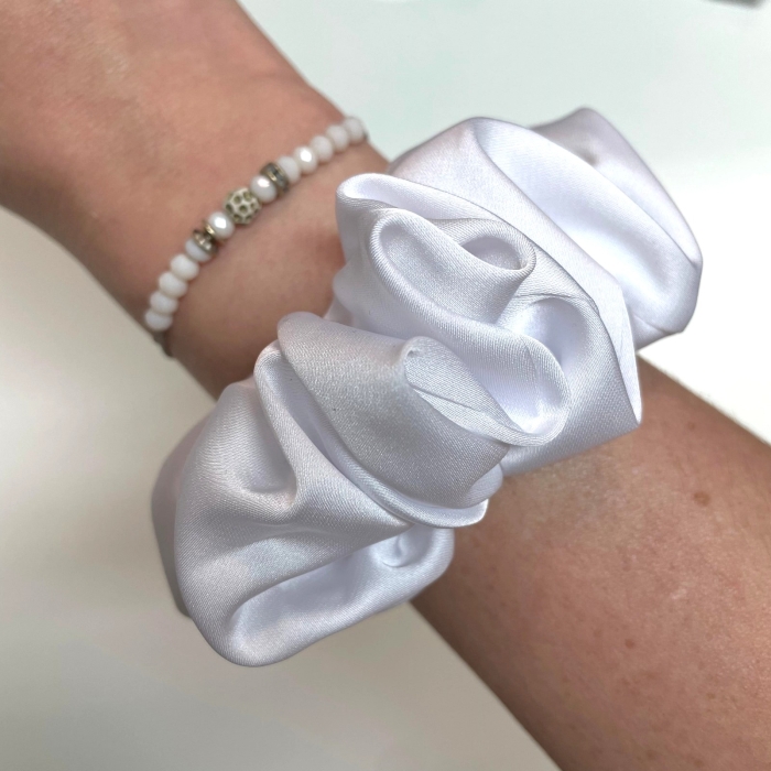 Jedwabna gumka do włosów - scrunchie - gładka biała - średnia/duża