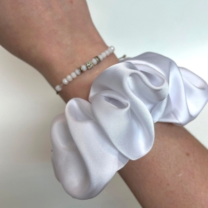 Jedwabna gumka do włosów - scrunchie - gładka biała - średnia/duża