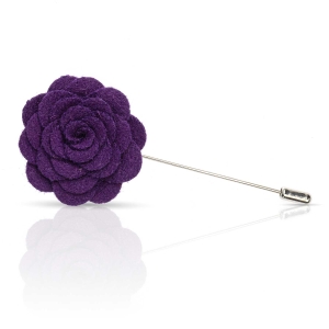 Szpilka do butonierki różyczka z filcu w kolorze śliwkowym EM