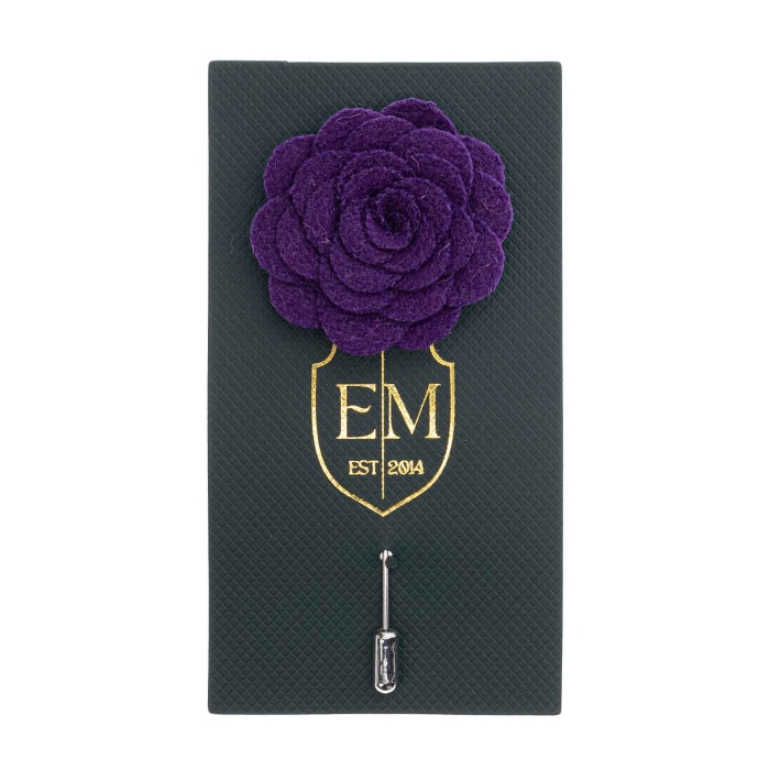 Szpilka do butonierki różyczka z filcu w kolorze śliwkowym EM