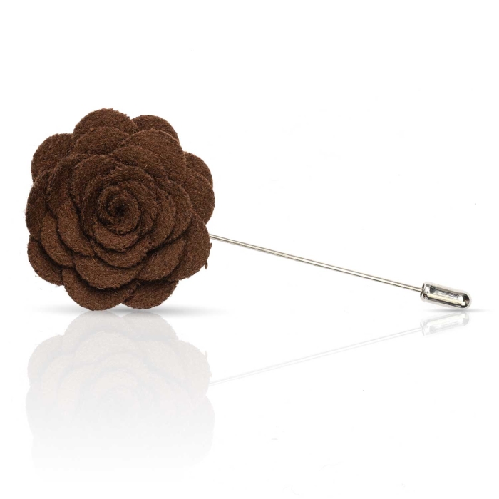 Szpilka do butonierki różyczka z filcu w kolorze brązowym EM