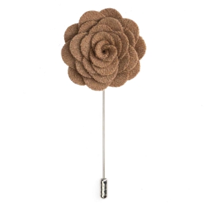 Szpilka do butonierki różyczka z filcu w kolorze cappucino EM