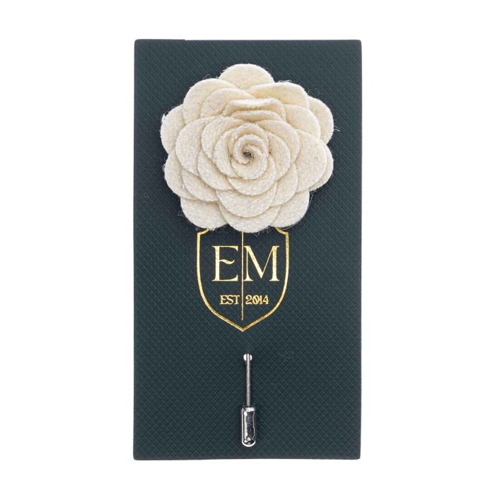 Szpilka do butonierki różyczka z filcu w kolorze beżowym EM