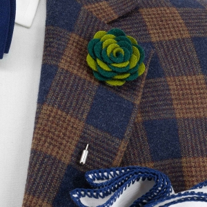 Szpilka do butonierki różyczka z filcu butelkowa zieleń - khaki EM