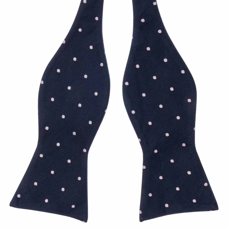 Mucha do wiązania jedwabna ciemnogranatowa w białe kropi żakardowa EM