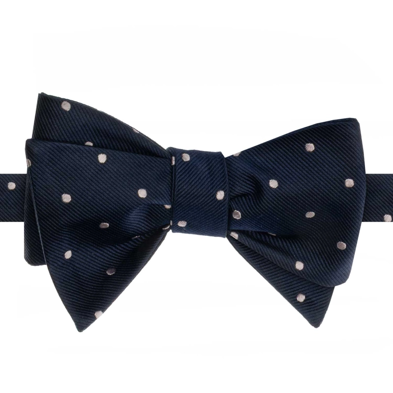 Mucha do wiązania jedwabna ciemnogranatowa w białe kropi żakardowa EM