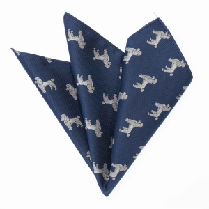 Zestaw prezentowy dla mężczyzny w kolorze granatowym w pudle: mucha + poszetka zapakowane w pudełko EM