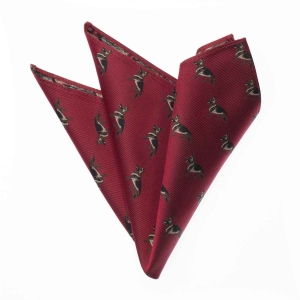 Zestaw prezentowy dla mężczyzny w kolorze bordowym w owczarki niemieckie: mucha + poszetka zapakowane w pudełko EM