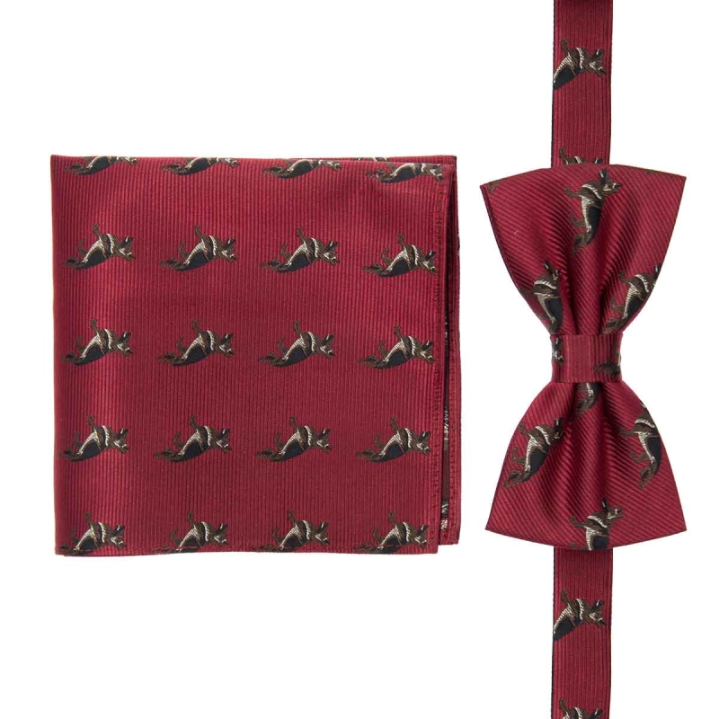 Zestaw prezentowy dla mężczyzny w kolorze bordowym w owczarki niemieckie: mucha + poszetka zapakowane w pudełko EM