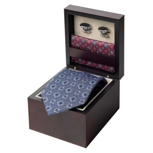 Zestaw Prezentowy dla mężczyzny wykonany z jedwabiu w kolorze granatowo - brązowym: krawat + poszetka + spinki zapakowane w drewniane pudełko EM 35