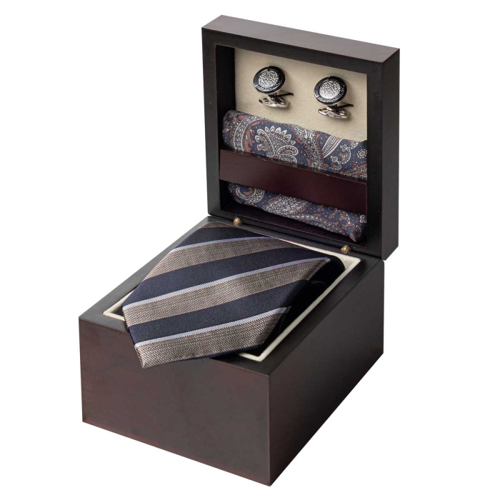 Zestaw Prezentowy dla mężczyzny wykonany z jedwabiu w kolorze granatowo - beżowym: krawat + poszetka + spinki zapakowane w drewniane pudełko EM 35