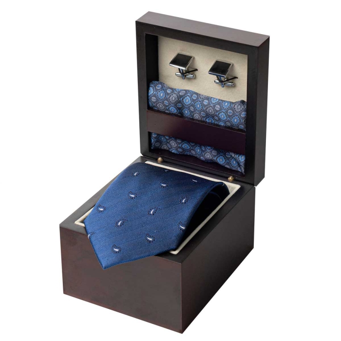 Zestaw Prezentowy dla mężczyzny wykonany z jedwabiu w kolorze granatowym: krawat + poszetka + spinki zapakowane w drewniane pudełko EM 35